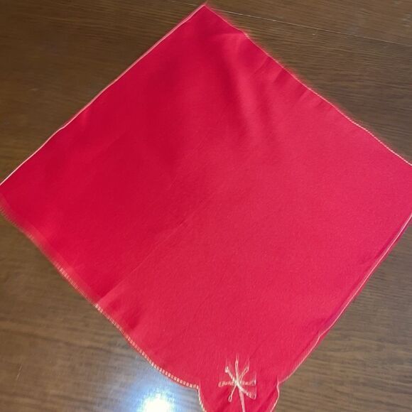 Set of 5 Vtg mid Century red nylon or polyester Christmas or Holiday napkins - Picture 4 of 6